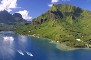 Cruise Paul Gauguin in the Cook Bay of Moorea